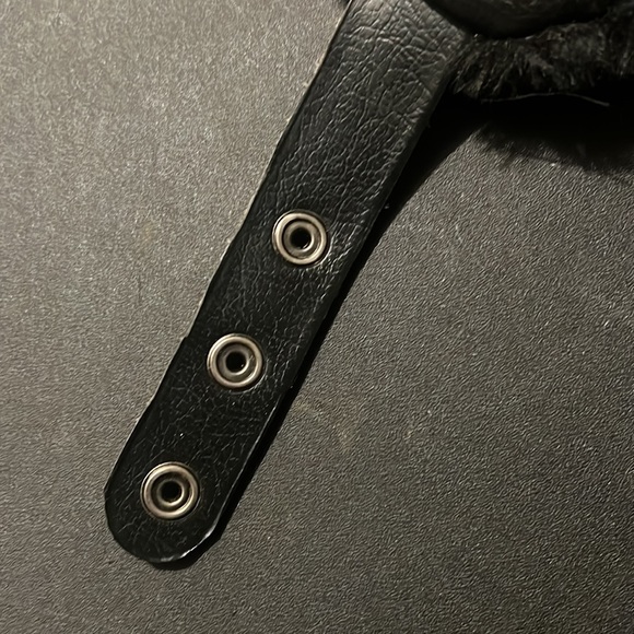 UNISEX WARM VEGAN LEATHER  HAR WITH FAUX FUR. - Picture 7 of 8